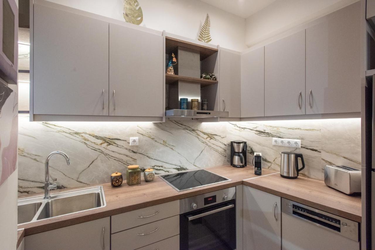 Blue Ark Acropolis Compass Apartment Athena Bagian luar foto